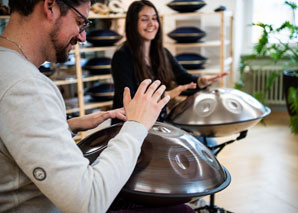 Playing handpan - rhythm and melody as a group experience