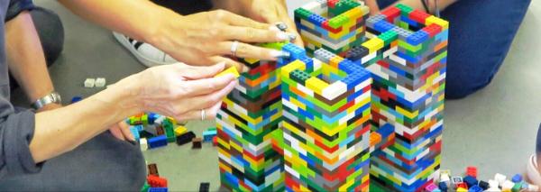 Jouer aux Legos en équipes avec apéro