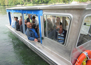 Parcours en bateau sur le Rhin jusqu'au gril de brochettes