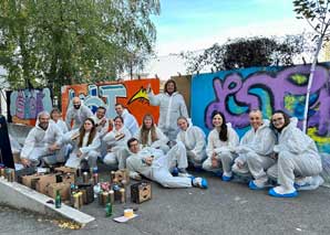 Spray & Bond: Graffiti Crew Experience