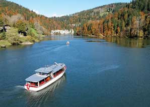 Boat trip and hike in the Doubs Regional Park