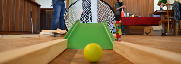 Bau einer Minigolfbahn mit Teamspiel