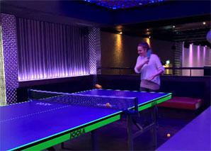 Soirée ping-pong dans le salon
