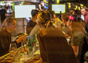 Eisstockschiessen indoor mit Tavolata