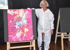 Actionpainting mit Pfeil und Bogen