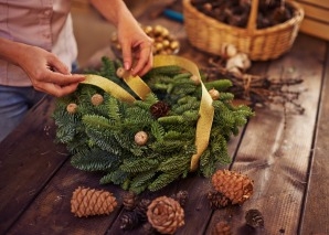 Tying an Advent wreath as a team
