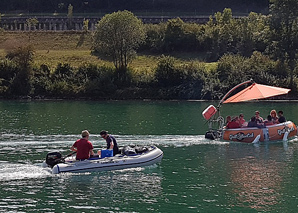 Barbecue sur l'Aar dans le bateau