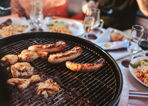 Barbecue sur l'Aar dans le bateau