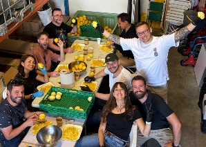 Fabriquer soi-même du limoncello en équipe