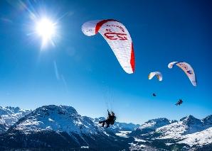 Envol en groupe en Engadine – Une expérience d'équipe riche en adrénaline