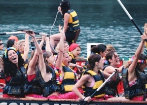 Événement d'équipe sur un bateau-dragon