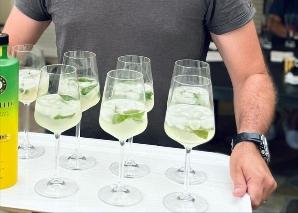 Fabriquer soi-même du limoncello en équipe