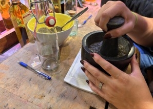 Kräutersalz und -essig herstellen