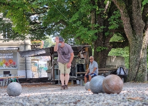 Pétanque-Spielen in Bern