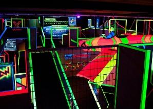 Le plaisir du laser tag - la victoire grâce à l'esprit d'équipe et à l'adresse