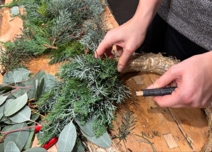 Tying an Advent wreath as a team