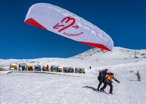 Envol en groupe en Engadine – Une expérience d'équipe riche en adrénaline