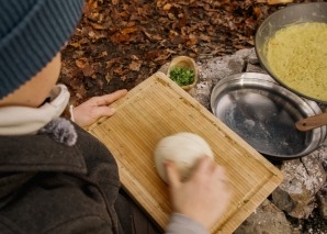 Teamkochen am offenen Feuer