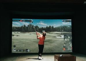 Indoor Golf mit Lounge-Atmosphäre