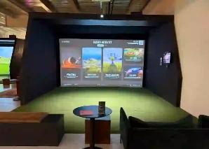 Indoor Golf mit Lounge-Atmosphäre