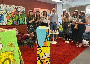 Peinture d'enterrement de vie de jeune fille : créer ensemble une œuvre d'art pour la mariée