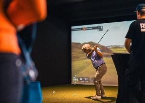 Indoor Golf mit Lounge-Atmosphäre
