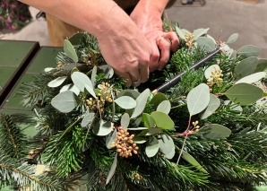 Tying an Advent wreath as a team