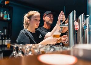 Indoor Golf mit Lounge-Atmosphäre