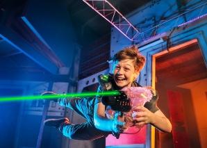 Le plaisir du laser tag - la victoire grâce à l'esprit d'équipe et à l'adresse