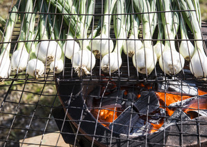 Calçotada-Feuerkochen in der Romandie