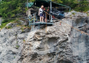 Canyon Swing in der Gletscherschlucht