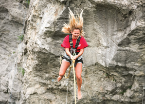 Canyon Swing in der Gletscherschlucht