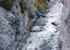 Canyon Swing in der Gletscherschlucht