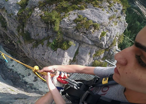 Canyon Swing in der Gletscherschlucht