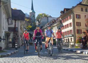 Tour en vélo électrique avec rösti et saucisse à griller