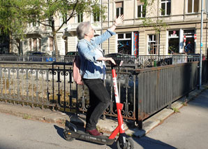 Des scooters électriques dans les villes suisses