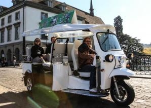 Tuktuk-Rundfahrt durch Zürich