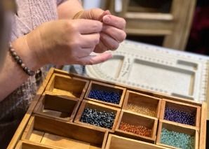 Workshop: Edelstein-Armband herstellen