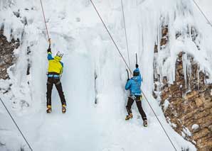 Escalade sur la glace dans l'Oberland bernois