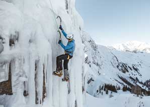 Eisklettern im Berner Oberland