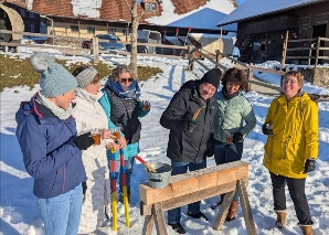 Jeux d'hiver en Emmental couronnés par une délicieuse fondue