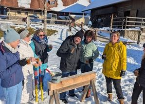 Jeux d'hiver en Emmental couronnés par une délicieuse fondue