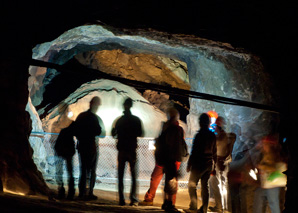 Tour de plaisir souterrain dans les mines d'asphalte