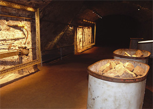 Tour de plaisir souterrain dans les mines d'asphalte