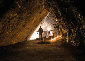 Tour de plaisir souterrain dans les mines d'asphalte