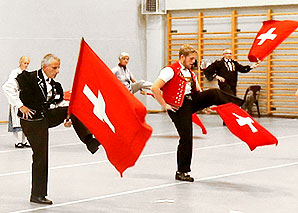 Fahnenschwingen im Team