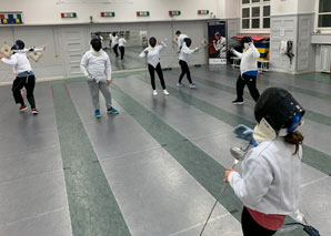 Team fencing – Cross the blade