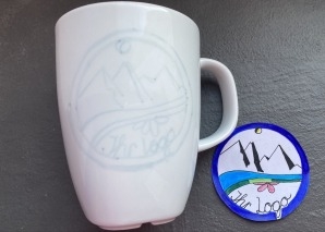 Keramik-Tasse mit Firmen-Logo bemalen