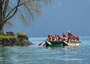 Construire un radeau au Tessin