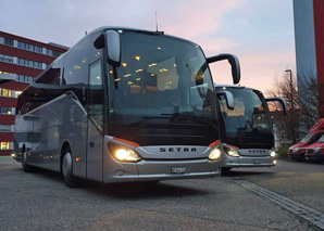 Besichtigung von FLYER und Kambly mit dem Bus